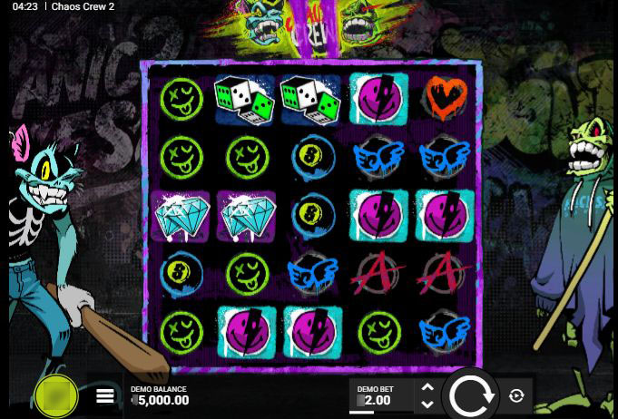 Интерфейс игрового автомата Chaos Crew 2 с активными барабанами