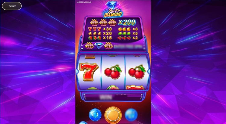 Игровой автомат Lucky Diamond с классическими символами 777, алмазами и фруктами