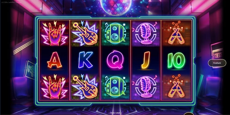 Игровой автомат Golden Disco с неоновыми символами, музыкальной тематикой и барабанами 5x3