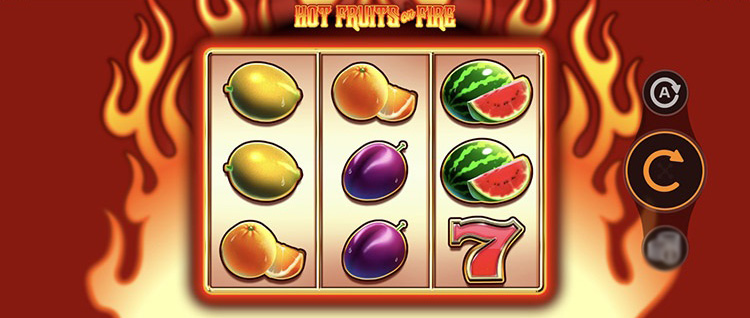 Скриншот игрового автомата Hot Fruits On Fire с огненными фруктовыми символами на барабанах