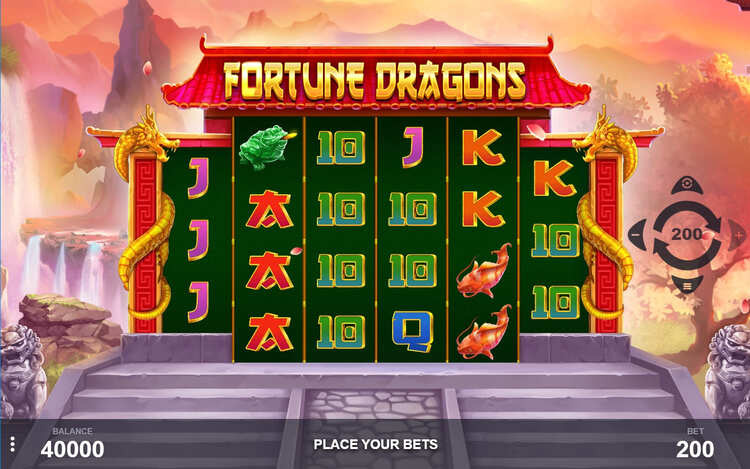 Игровое поле слота Fortune Dragons от PariPlay с драконами и золотыми символами на барабанах