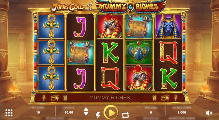 Экран игрового автомата James Gold and the Mummy Riches с золотыми барабанами и египетскими символами