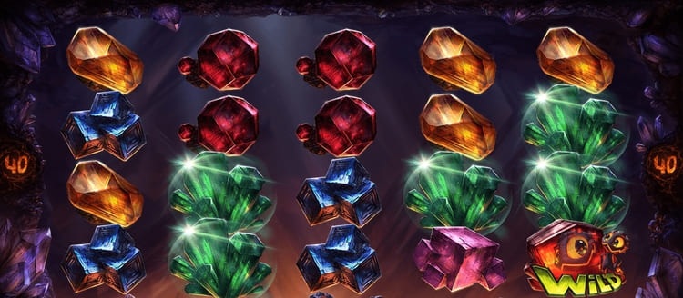 Игровое поле слота Crystal Miners с барабанами и символами