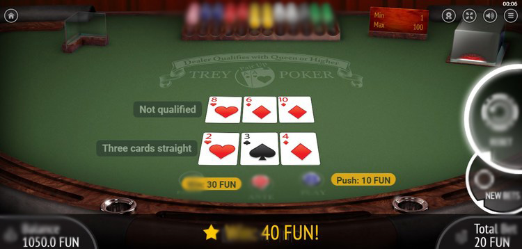 Интерфейс игрового автомата Trey Poker: стол, карты игрока, фишки ставок Ante и Pair Up
